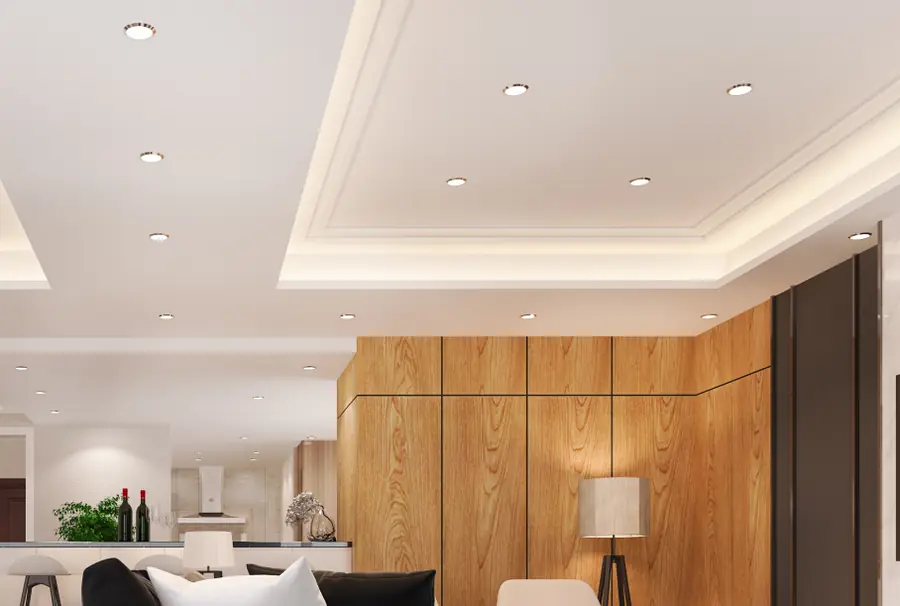 Sala residencial com iluminação embutida